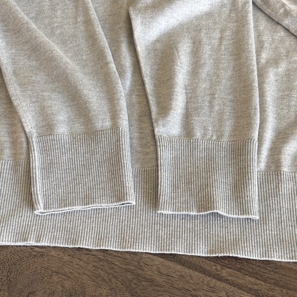 Banana Republic Women's Light Gray Crewneck Sweater - Picture 4 of 6